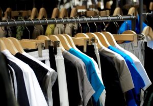 服を買いすぎてお金がない！今月の支払いを乗り切る現金化と最短で借りる手順