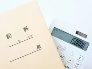 給料日が土日祝日の場合はいつ振込?前倒しか確認する3つの方法と緊急対策